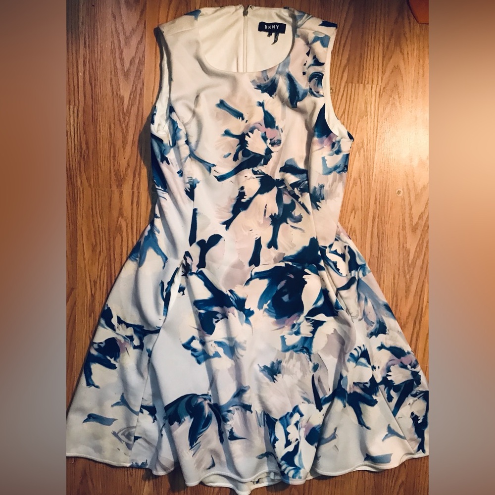 DKNY White & Blue Floral Fit & Flare Dress size 10 Sleeveless Lined w Pockets